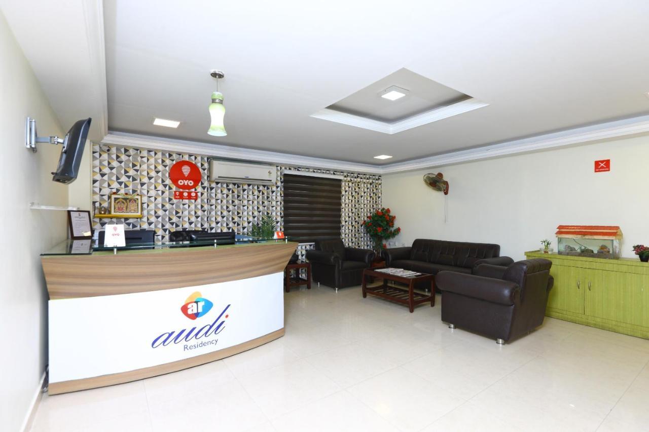 Vaccinated Staff- Oyo Flagship 475 Audi Nivas, North Usman Road Hotel Csennai Kültér fotó